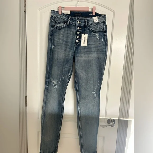 Judy Blue Women's Mid-Rise Button Fly Contrast Washed Boyfriend Jeans NWT 14W - Picture 7 of 16